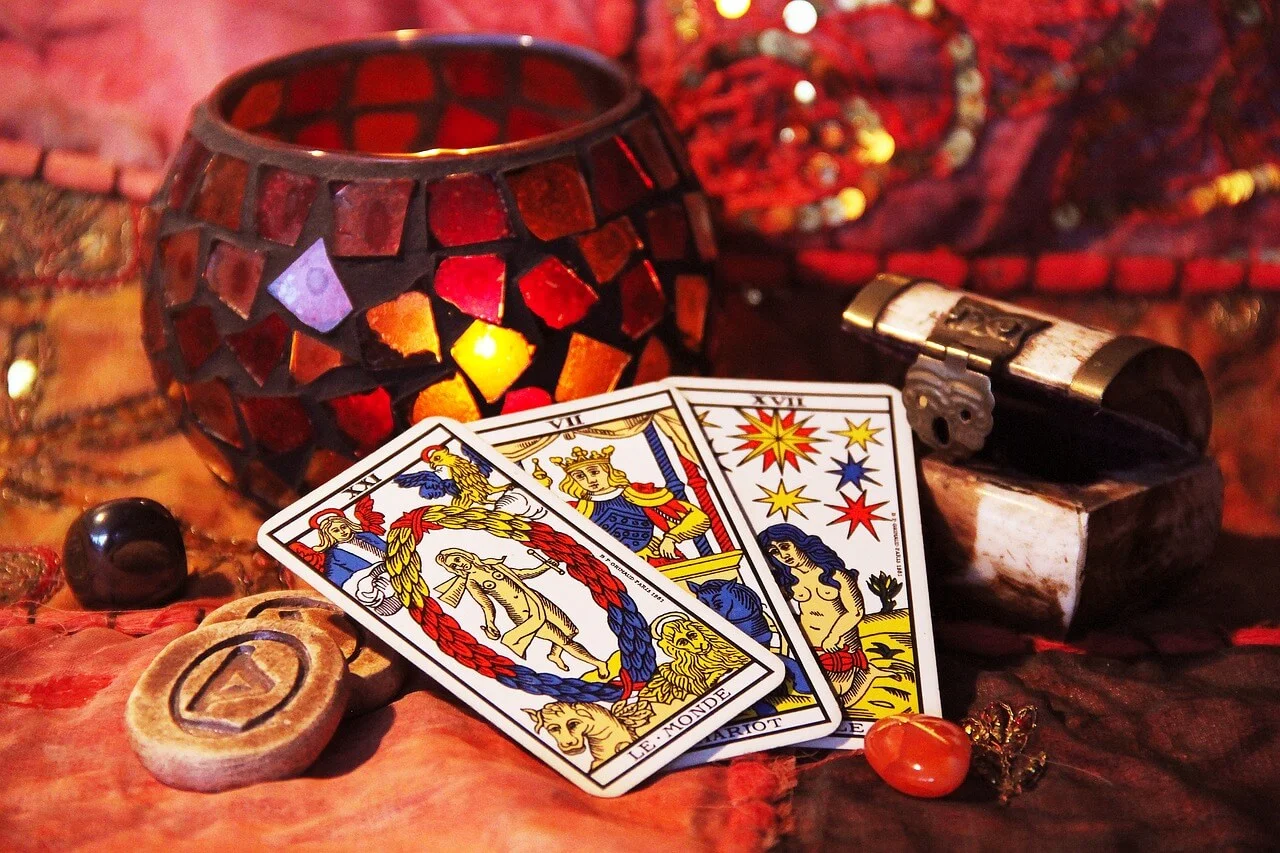 Tarot falı nasıl çekilir, kartlar nasıl karıştırılır veya kesilir?